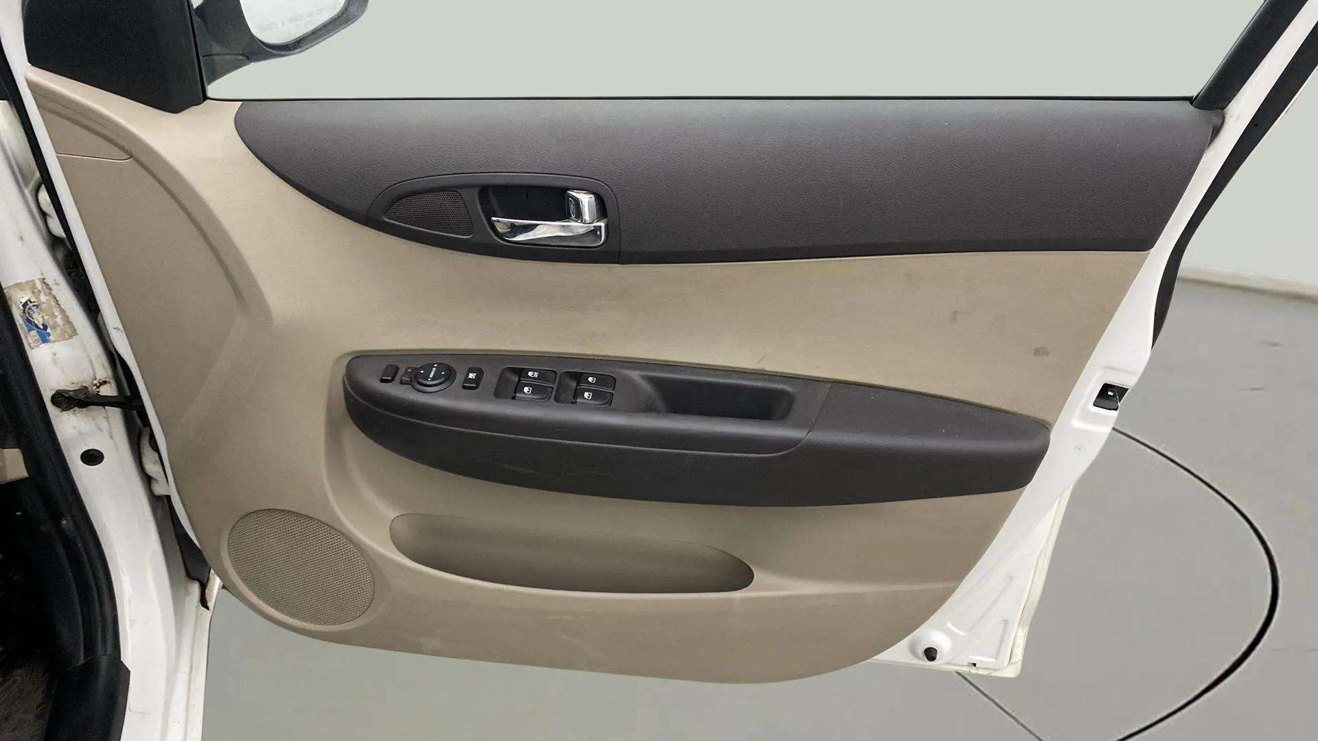 Driver-side-door-panel-control-39