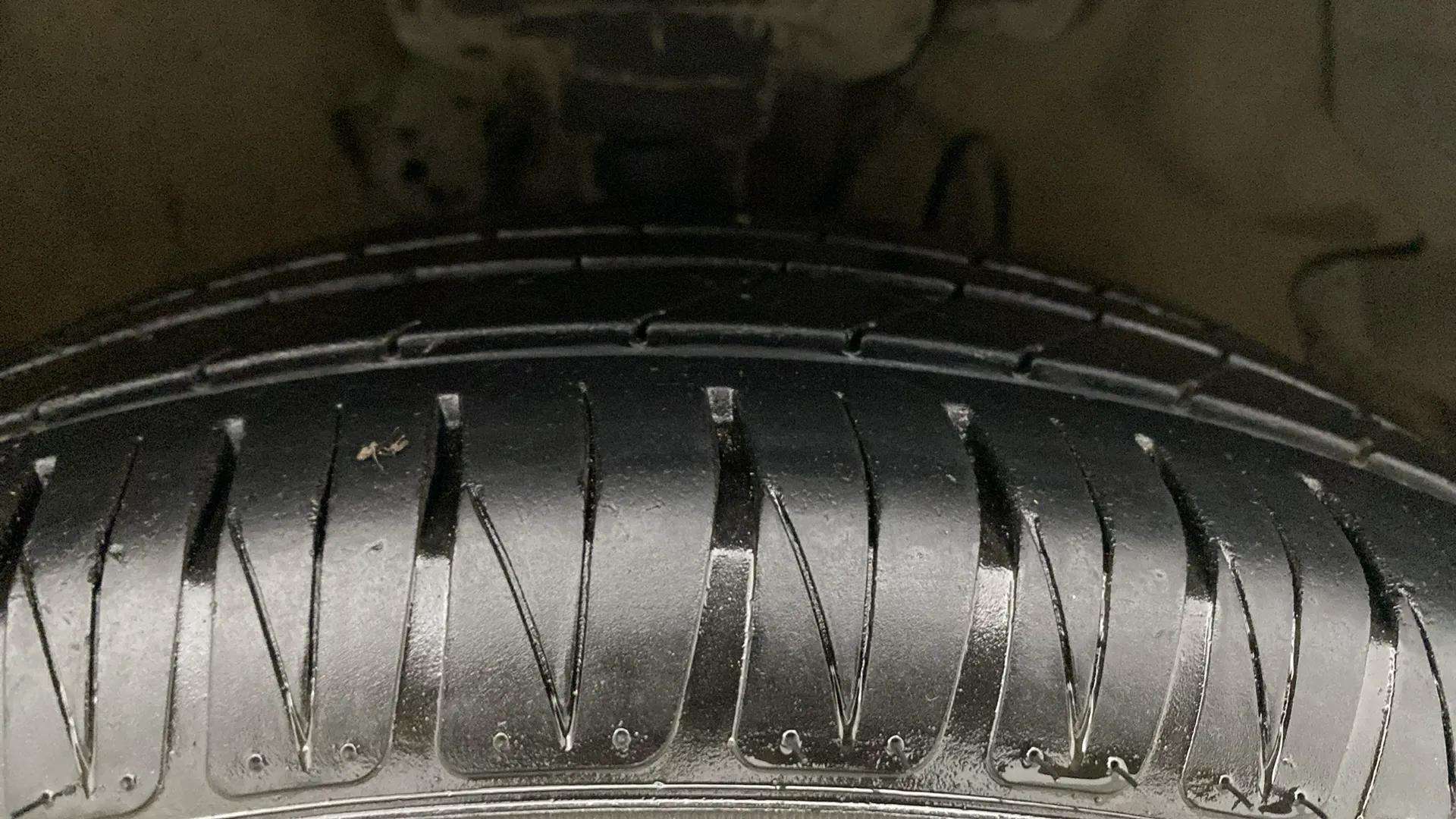 RHS-Front-Tyre-Tread-18