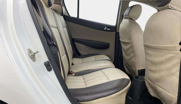 2014 Hyundai i20 SPORTZ 1.2, Petrol, Manual, 64,478 km, Right Side Rear Door Cabin