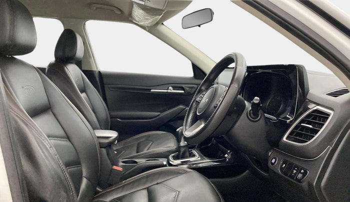 2023 KIA SELTOS  HTK PLUS 1.5 PETROL MT, Petrol, Manual, 65,031 km, Right Side Front Door Cabin