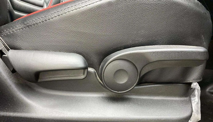 2021 Maruti Vitara Brezza ZXI, Petrol, Manual, 35,518 km, Driver Side Adjustment Panel