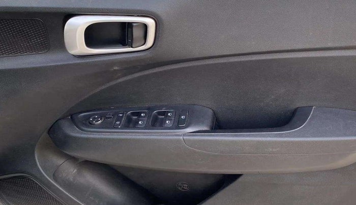 2021 Hyundai VENUE S 1.2, Petrol, Manual, 55,122 km, Driver Side Door Panels Control