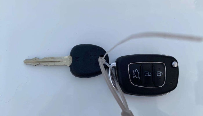 2021 Hyundai VENUE S 1.2, Petrol, Manual, 55,122 km, Key Close Up