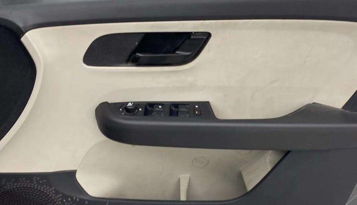 2022 Tata ALTROZ XM PLUS DIESEL, Diesel, Manual, 51,920 km, Driver Side Door Panels Control