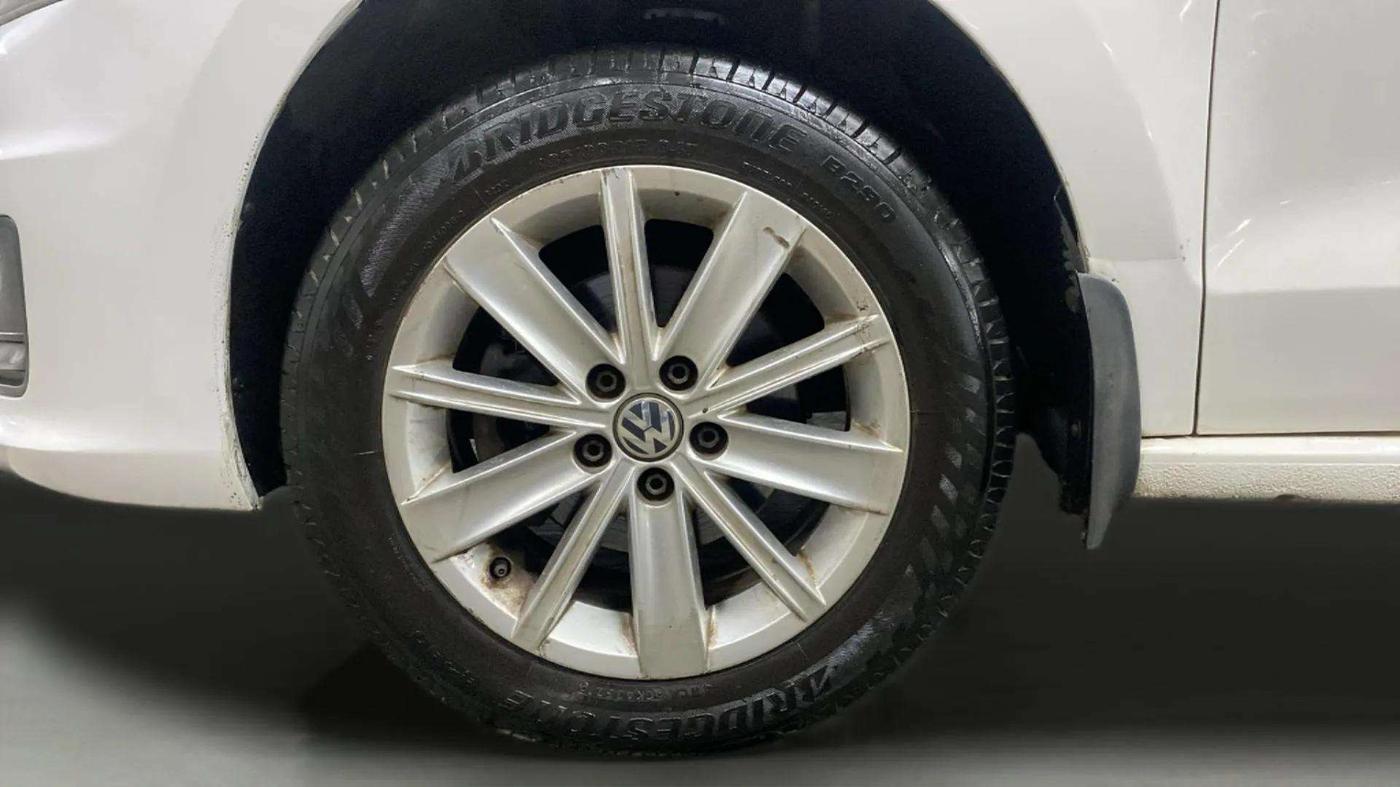 2017 Volkswagen Vento HIGHLINE PETROL AT, Petrol, Automatic, 80,342 km, Left Front Wheel