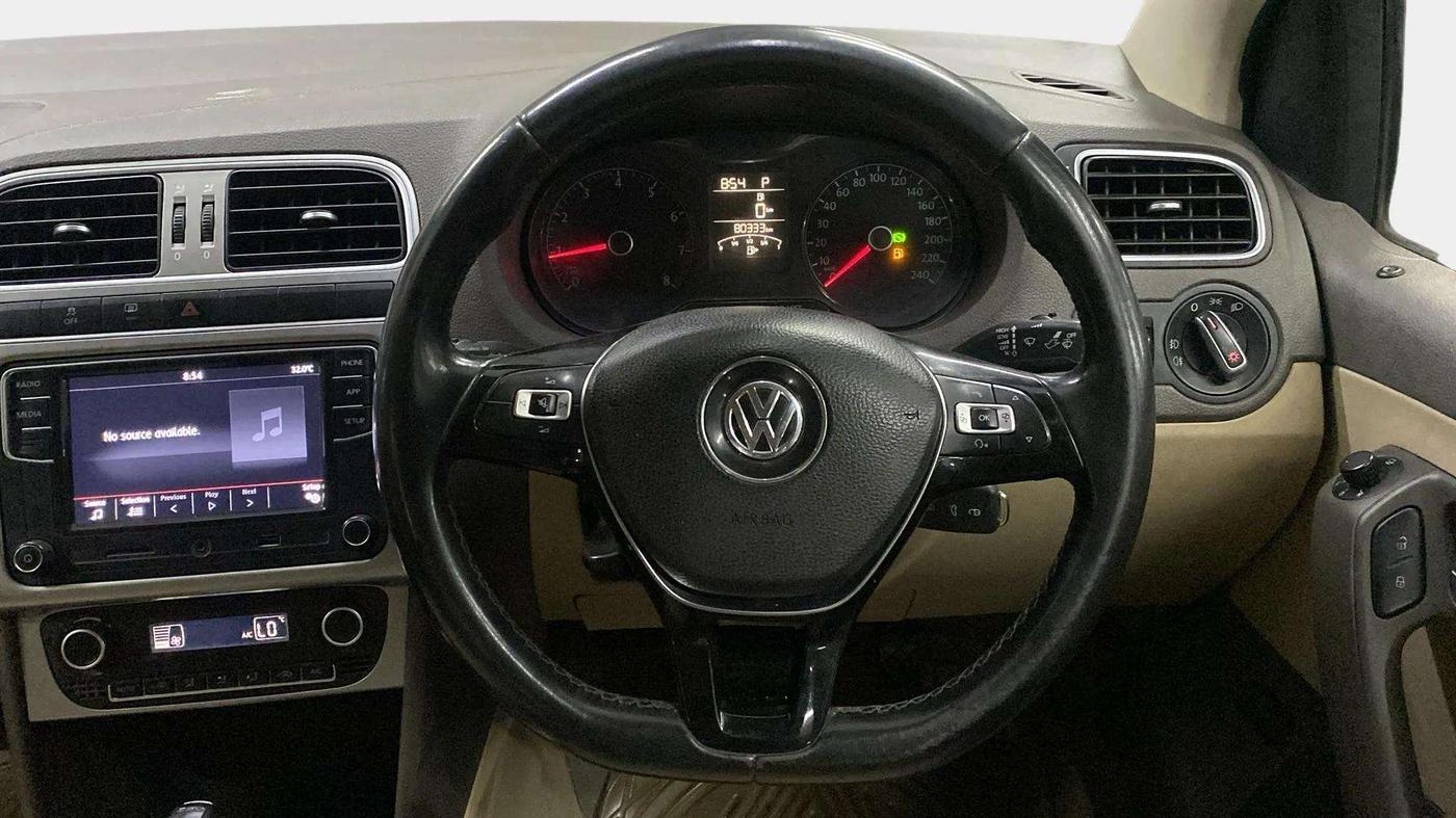 2017 Volkswagen Vento HIGHLINE PETROL AT, Petrol, Automatic, 80,342 km, Steering Wheel Close Up