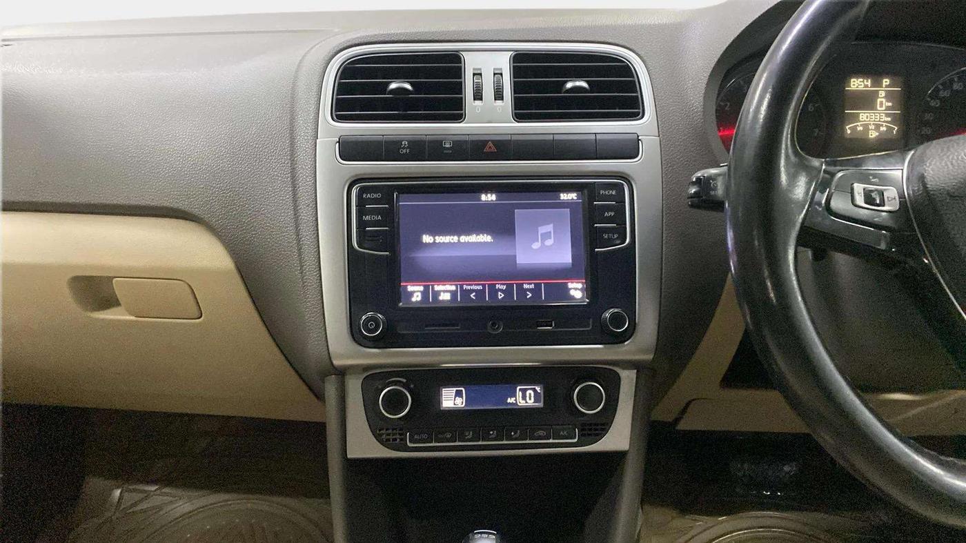 2017 Volkswagen Vento HIGHLINE PETROL AT, Petrol, Automatic, 80,342 km, Air Conditioner