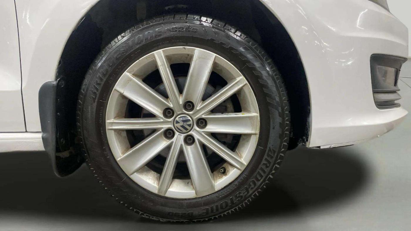2017 Volkswagen Vento HIGHLINE PETROL AT, Petrol, Automatic, 80,342 km, Right Front Wheel