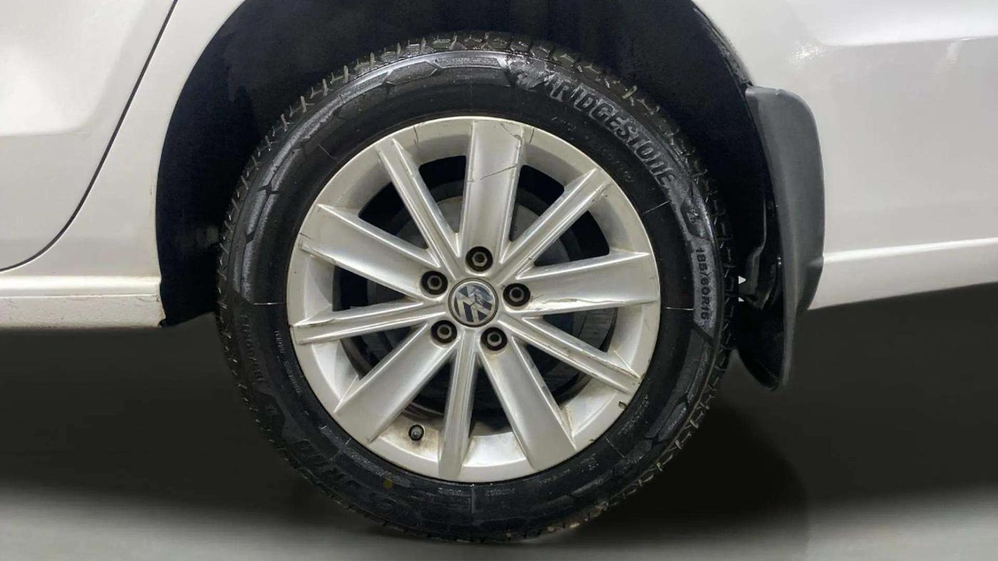 2017 Volkswagen Vento HIGHLINE PETROL AT, Petrol, Automatic, 80,342 km, Left Rear Wheel