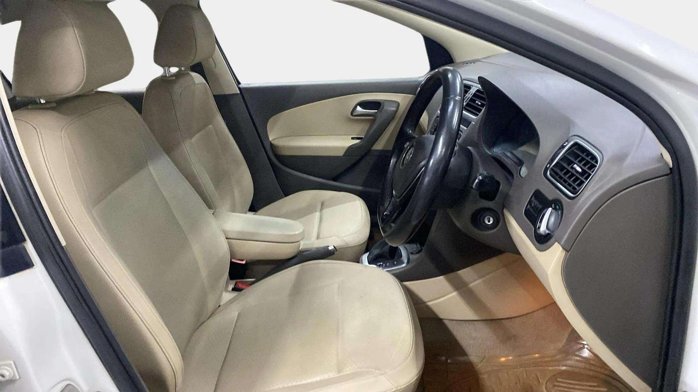 2017 Volkswagen Vento HIGHLINE PETROL AT, Petrol, Automatic, 80,342 km, Right Side Front Door Cabin