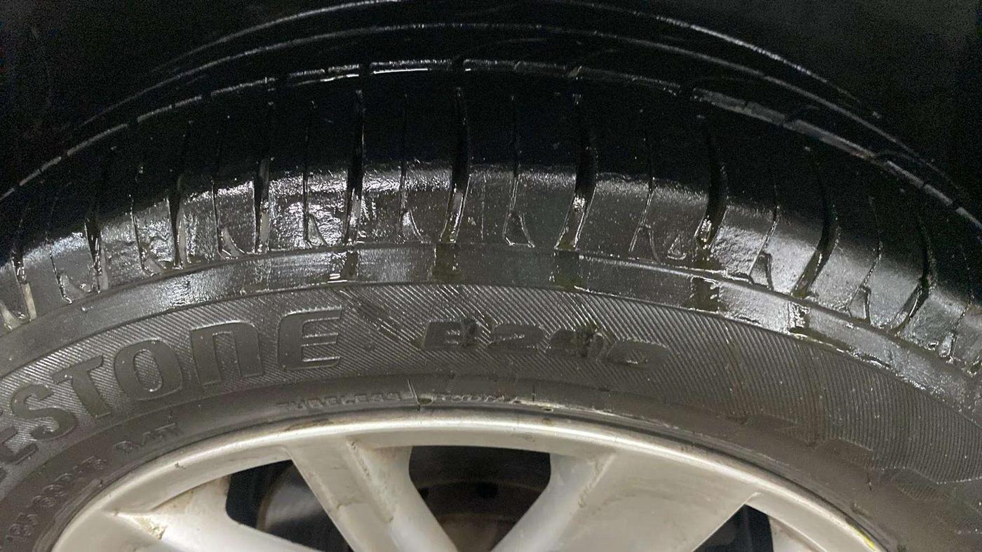 2017 Volkswagen Vento HIGHLINE PETROL AT, Petrol, Automatic, 80,342 km, Right Front Tyre Tread