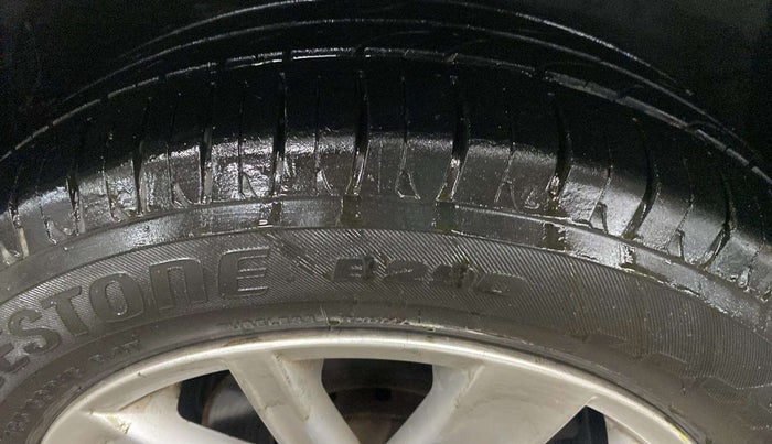 2017 Volkswagen Vento HIGHLINE PETROL AT, Petrol, Automatic, 80,342 km, Right Front Tyre Tread