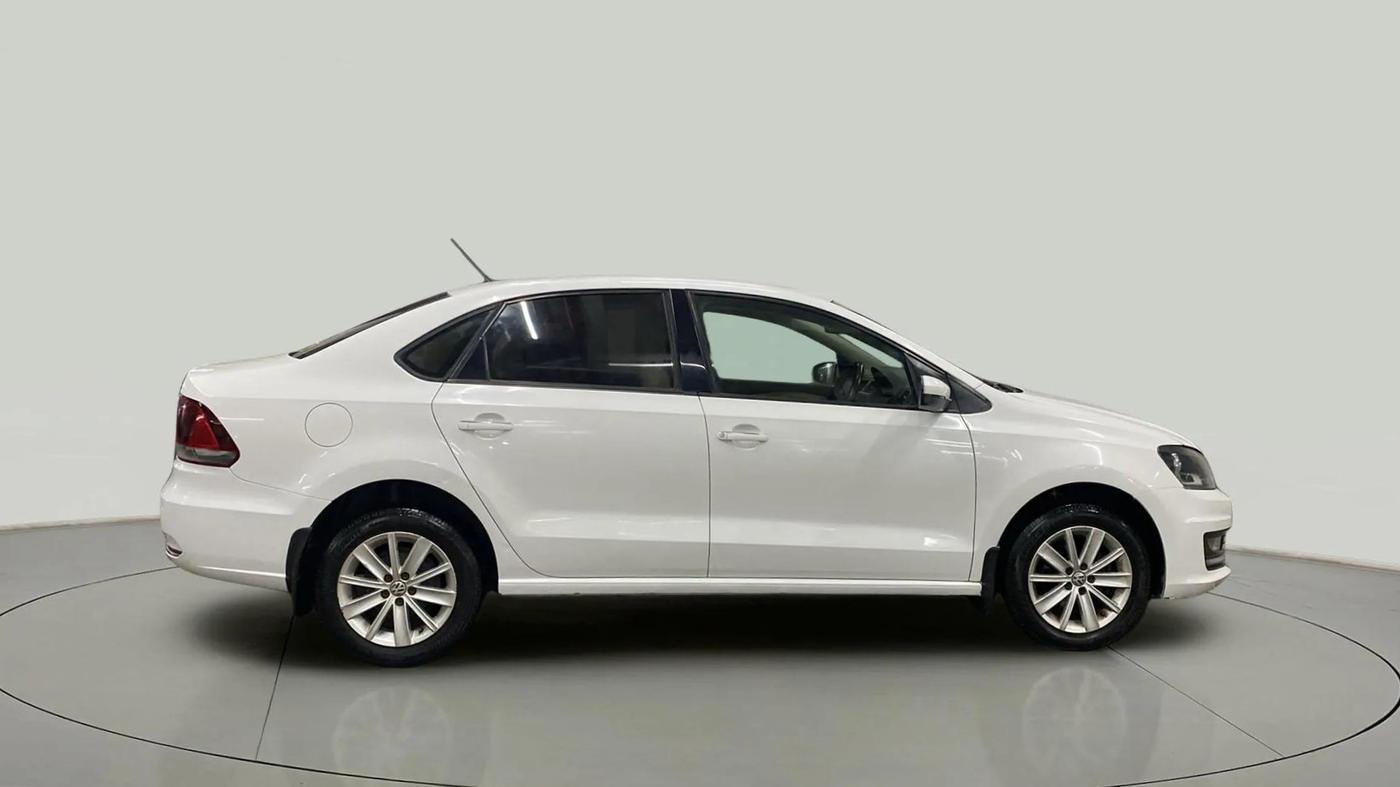 2017 Volkswagen Vento HIGHLINE PETROL AT, Petrol, Automatic, 80,342 km, Right Side View
