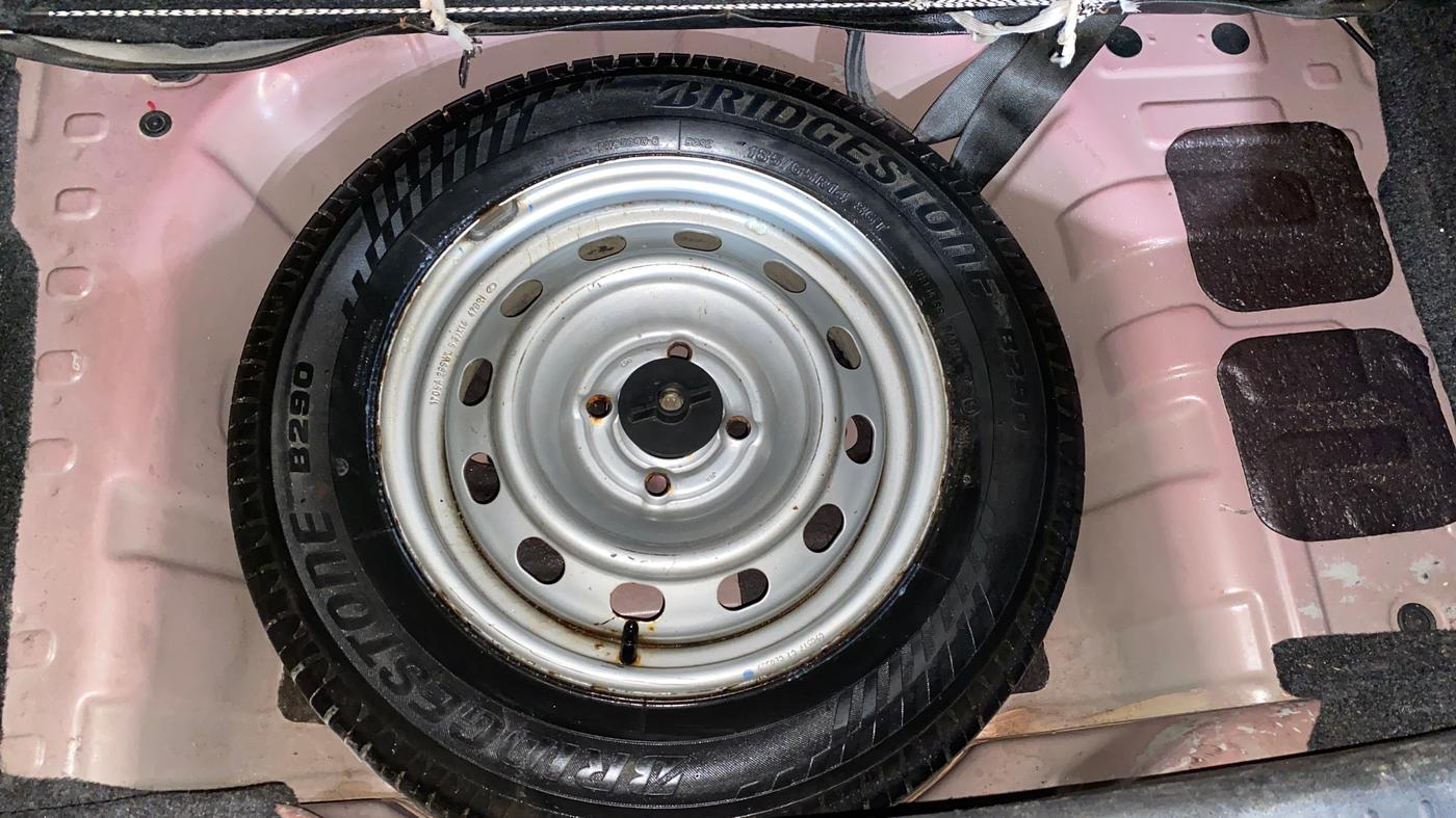 2017 Mahindra Kuv100 K2 6 STR, Petrol, Manual, 35,504 km, Spare Tyre