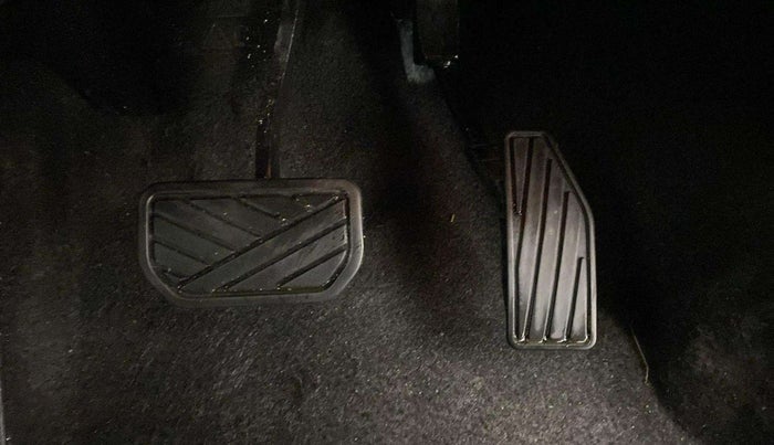 2023 Maruti FRONX ALPHA 1.0L TURBO 6 AT, Petrol, Automatic, 9,223 km, Pedals