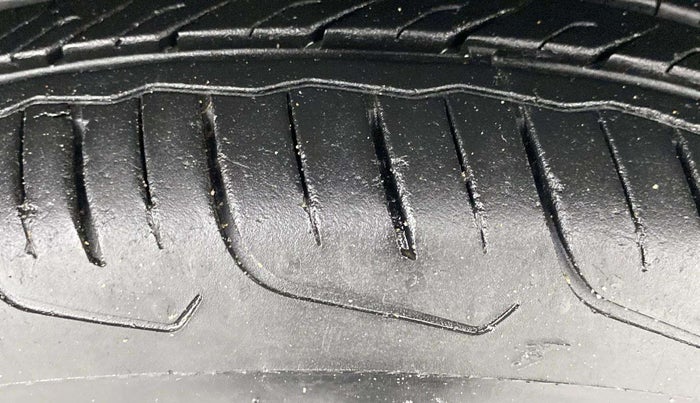 2023 Maruti FRONX ALPHA 1.0L TURBO 6 AT, Petrol, Automatic, 9,223 km, Right Front Tyre Tread