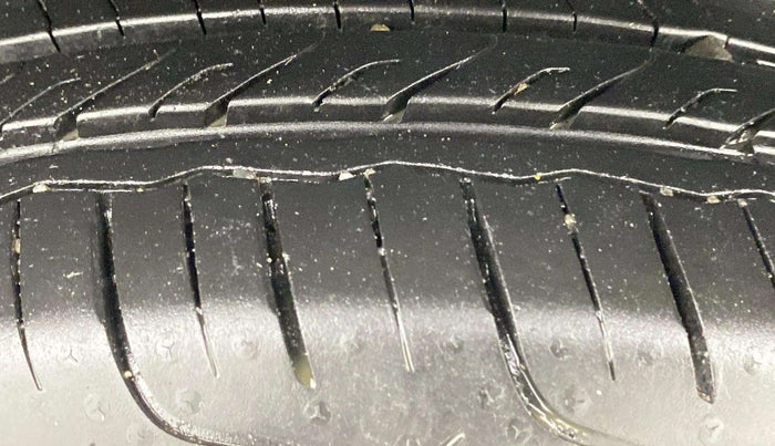 2023 Maruti FRONX ALPHA 1.0L TURBO 6 AT, Petrol, Automatic, 9,223 km, Right Rear Tyre Tread