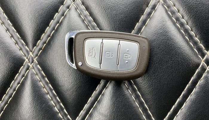 2016 Hyundai Grand i10 ASTA (O) 1.2 KAPPA VTVT, Petrol, Manual, 49,031 km, Key Close Up