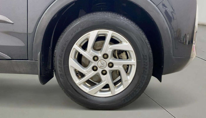 2023 Mahindra XUV300 W8 1.5 DIESEL, Diesel, Manual, 43,568 km, Right Front Wheel