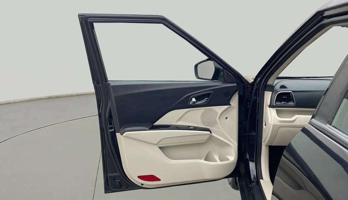 2023 Mahindra XUV300 W8 1.5 DIESEL, Diesel, Manual, 43,568 km, LHS Front Door