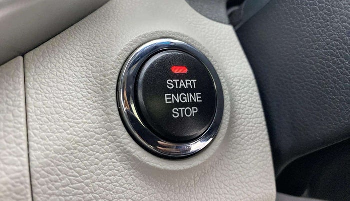 2023 Mahindra XUV300 W8 1.5 DIESEL, Diesel, Manual, 43,568 km, Keyless Start/ Stop Button