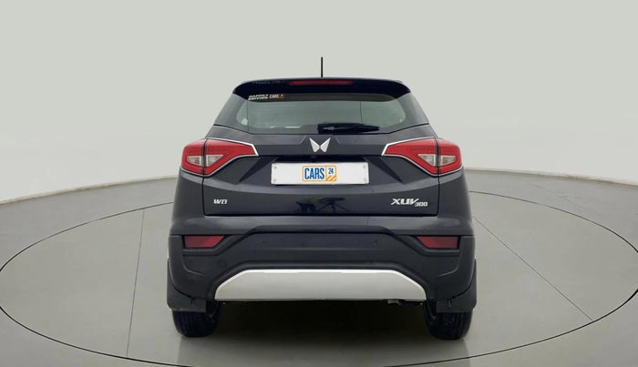 2023 Mahindra XUV300 W8 1.5 DIESEL, Diesel, Manual, 43,568 km, Back/Rear