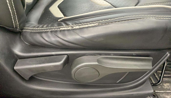 2022 MG HECTOR SHINE 1.5 PETROL TURBO MT, Petrol, Manual, 25,751 km, Driver Side Adjustment Panel