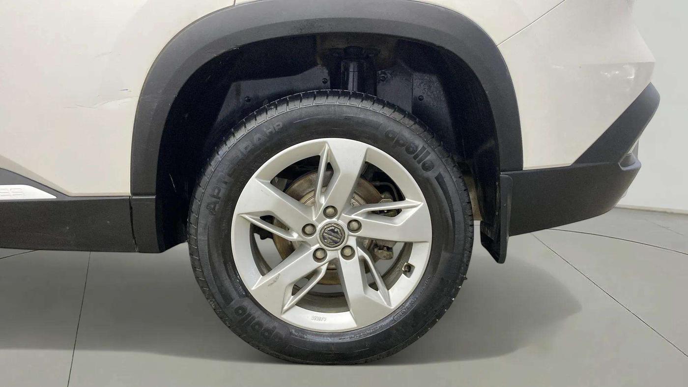 2022 MG HECTOR SHINE 1.5 PETROL TURBO MT, Petrol, Manual, 25,798 km, Left Rear Wheel