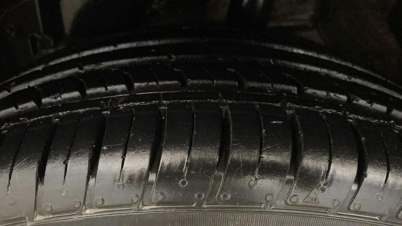 2022 MG HECTOR SHINE 1.5 PETROL TURBO MT, Petrol, Manual, 25,798 km, Left Front Tyre Tread