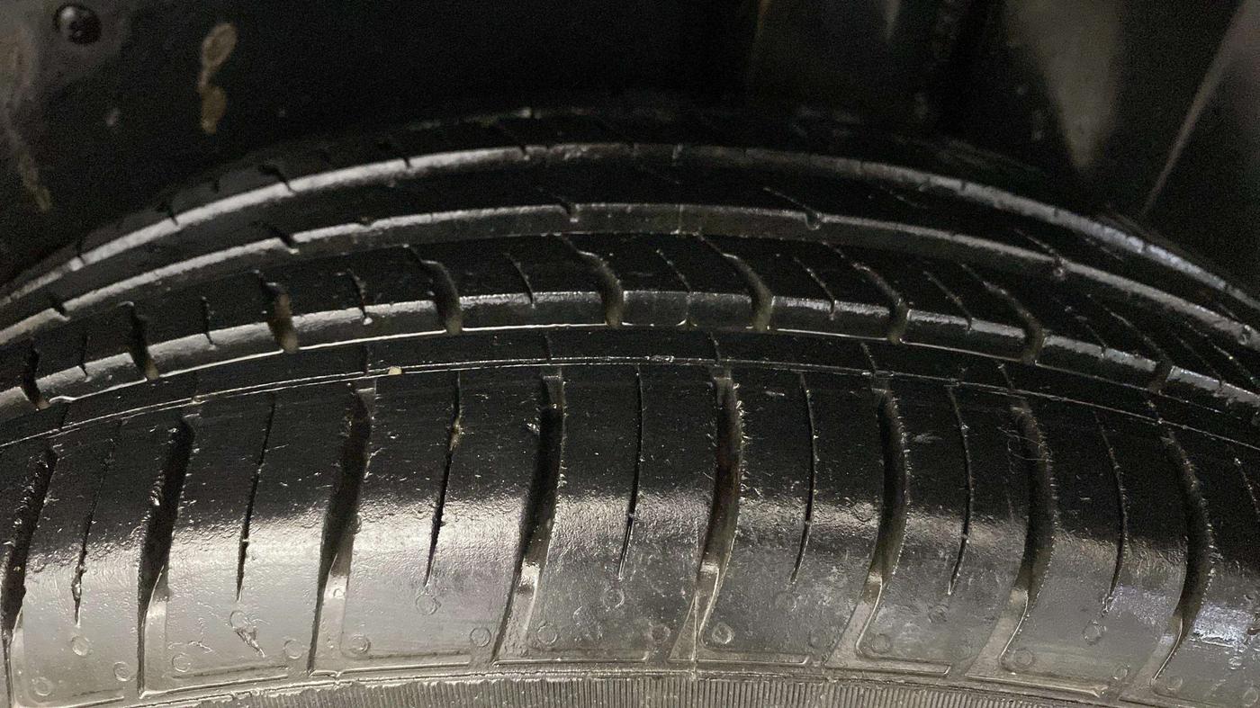 2022 MG HECTOR SHINE 1.5 PETROL TURBO MT, Petrol, Manual, 25,798 km, Left Rear Tyre Tread