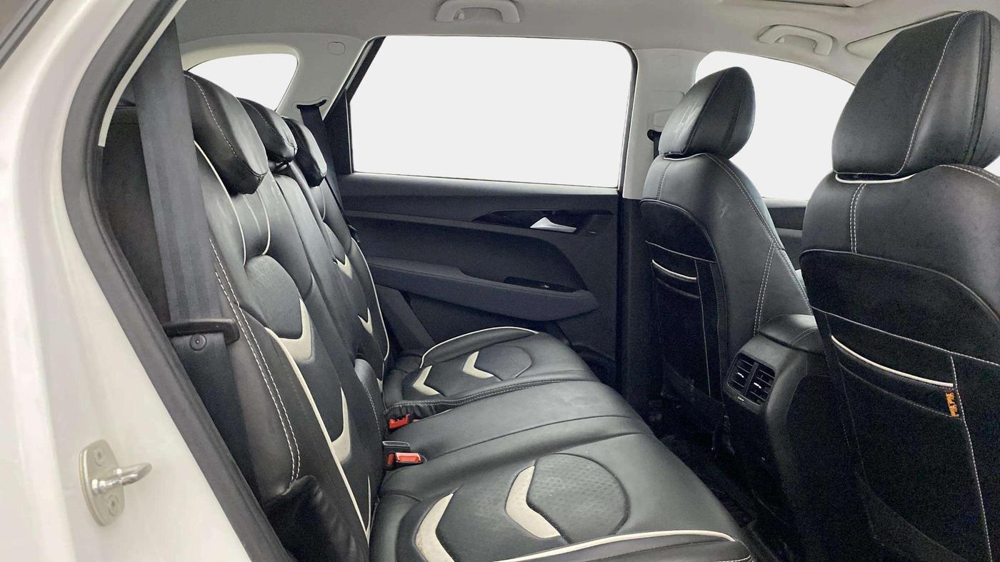 2022 MG HECTOR SHINE 1.5 PETROL TURBO MT, Petrol, Manual, 25,798 km, Right Side Rear Door Cabin