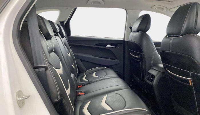 2022 MG HECTOR SHINE 1.5 PETROL TURBO MT, Petrol, Manual, 25,751 km, Right Side Rear Door Cabin