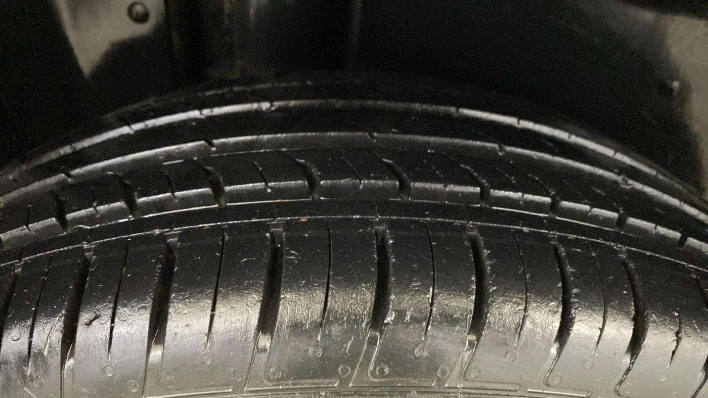 2022 MG HECTOR SHINE 1.5 PETROL TURBO MT, Petrol, Manual, 25,798 km, Right Rear Tyre Tread