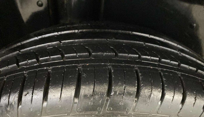 2022 MG HECTOR SHINE 1.5 PETROL TURBO MT, Petrol, Manual, 25,751 km, Right Rear Tyre Tread