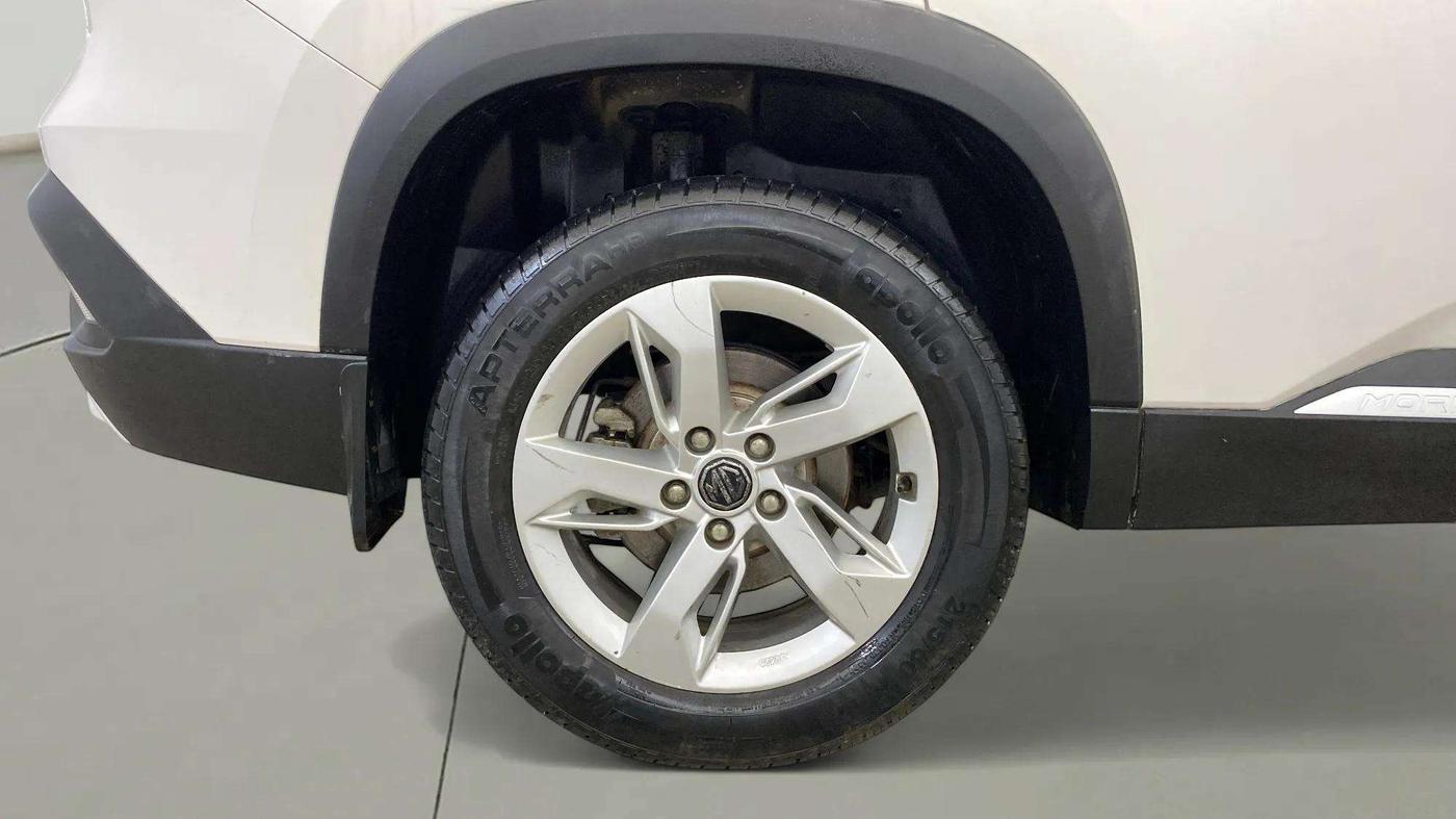 2022 MG HECTOR SHINE 1.5 PETROL TURBO MT, Petrol, Manual, 25,798 km, Right Rear Wheel