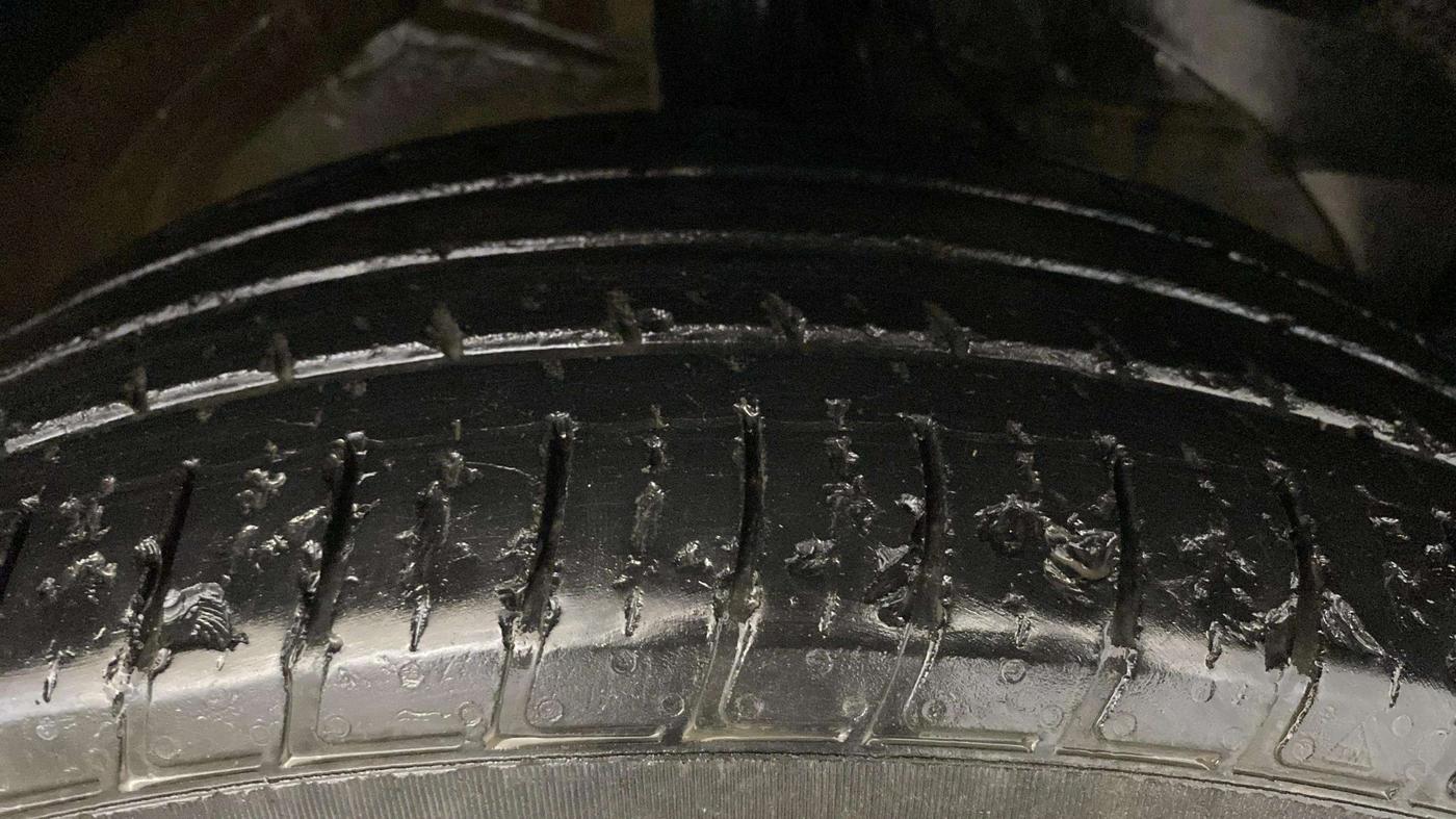 2022 MG HECTOR SHINE 1.5 PETROL TURBO MT, Petrol, Manual, 25,798 km, Right Front Tyre Tread
