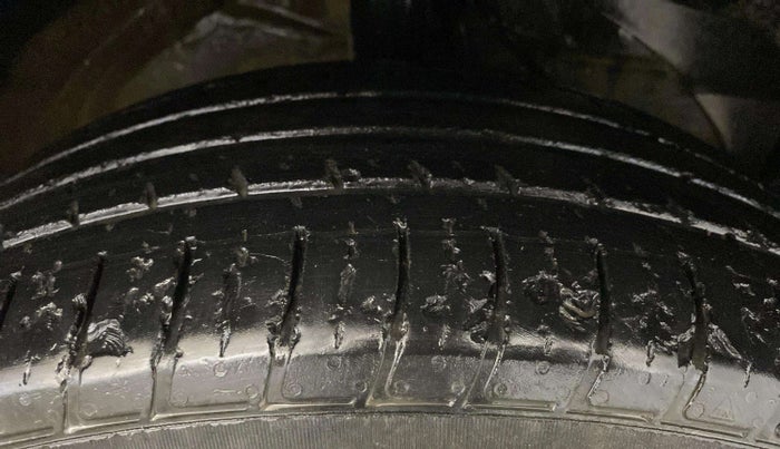 2022 MG HECTOR SHINE 1.5 PETROL TURBO MT, Petrol, Manual, 25,751 km, Right Front Tyre Tread