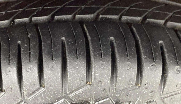 2016 Maruti Alto 800 LXI, Petrol, Manual, 39,167 km, Right Front Tyre Tread