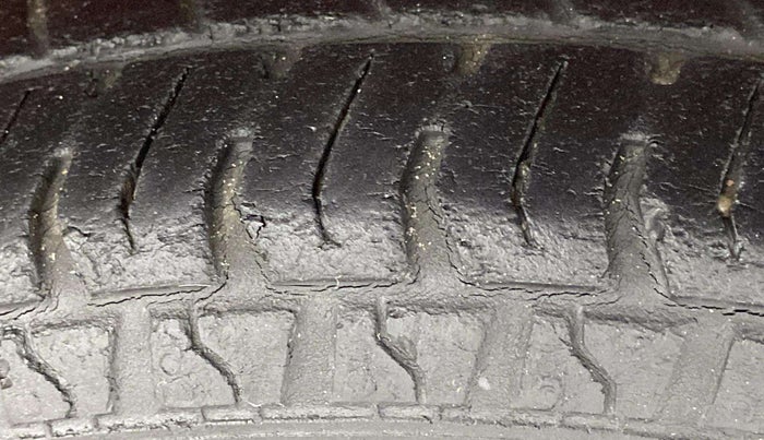 2016 Maruti Alto 800 LXI, Petrol, Manual, 39,167 km, Left Rear Tyre Tread