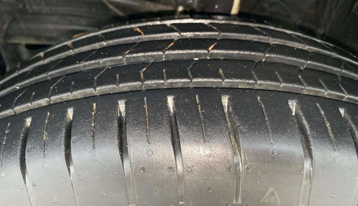 2024 Toyota Glanza E, Petrol, Manual, 7,657 km, Left Front Tyre Tread