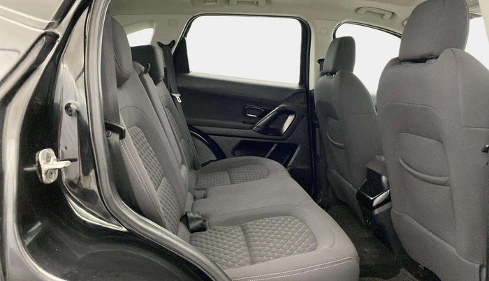 2022 Tata Harrier XT PLUS 2.0L KRYOTEC DARK EDITON, Diesel, Manual, 61,061 km, Right Side Rear Door Cabin
