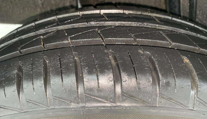 2019 Renault Kwid CLIMBER 1.0 (O), Petrol, Manual, 14,241 km, Right Rear Tyre Tread