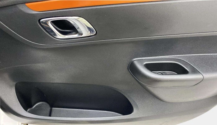 2019 Renault Kwid CLIMBER 1.0 (O), Petrol, Manual, 14,241 km, Driver Side Door Panels Control
