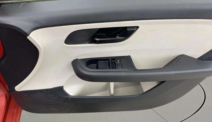 2022 Tata ALTROZ XE PLUS PETROL, Petrol, Manual, 18,175 km, Driver Side Door Panels Control