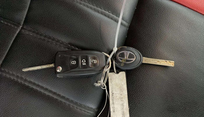 2022 Tata ALTROZ XE PLUS PETROL, Petrol, Manual, 18,175 km, Key Close Up