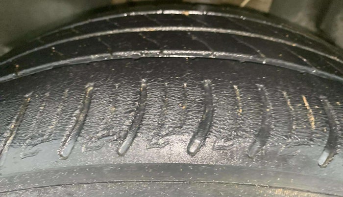 2020 Tata ALTROZ XZ PETROL, Petrol, Manual, 72,897 km, Left Front Tyre Tread