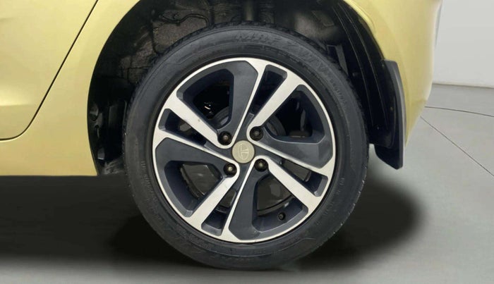 2020 Tata ALTROZ XZ PETROL, Petrol, Manual, 72,897 km, Left Rear Wheel