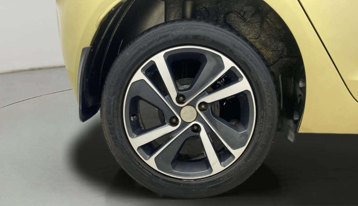 2020 Tata ALTROZ XZ PETROL, Petrol, Manual, 72,897 km, Right Rear Wheel