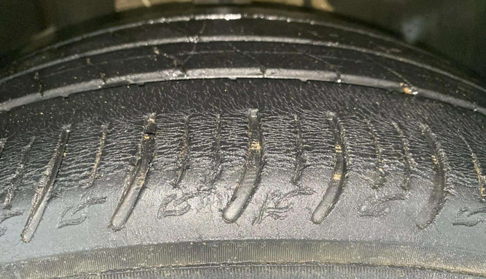 2020 Tata ALTROZ XZ PETROL, Petrol, Manual, 72,897 km, Right Front Tyre Tread