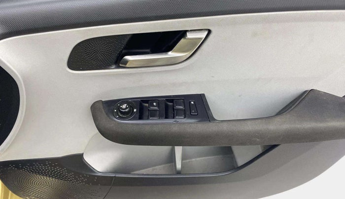 2020 Tata ALTROZ XZ PETROL, Petrol, Manual, 72,897 km, Driver Side Door Panels Control